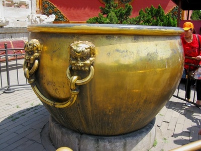 安徽故宫的铜缸图片